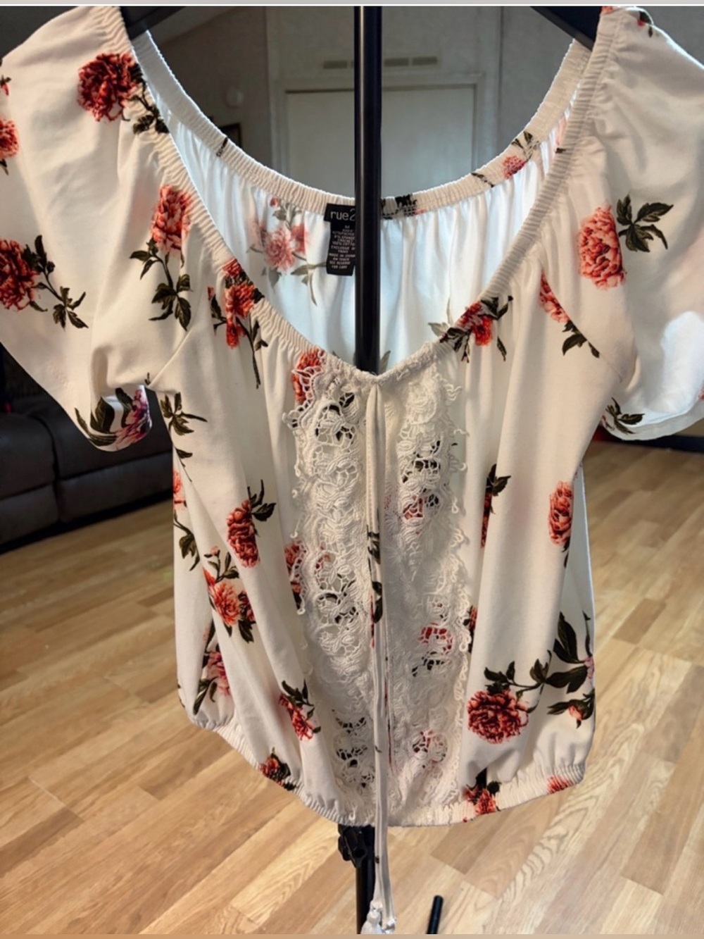 Rue21 Floral Lace-Front Peasant Top | Medium